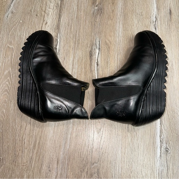 Fly London Yoss Black Casual Pull-On Chelsea Boots Mousse Leather Size UK 4 EU37 - Picture 5 of 13